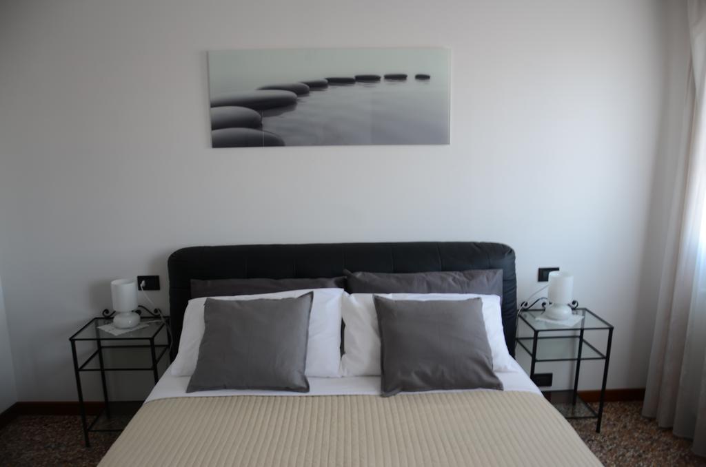 Ca' Delfina Holiday Home Venedig Zimmer foto