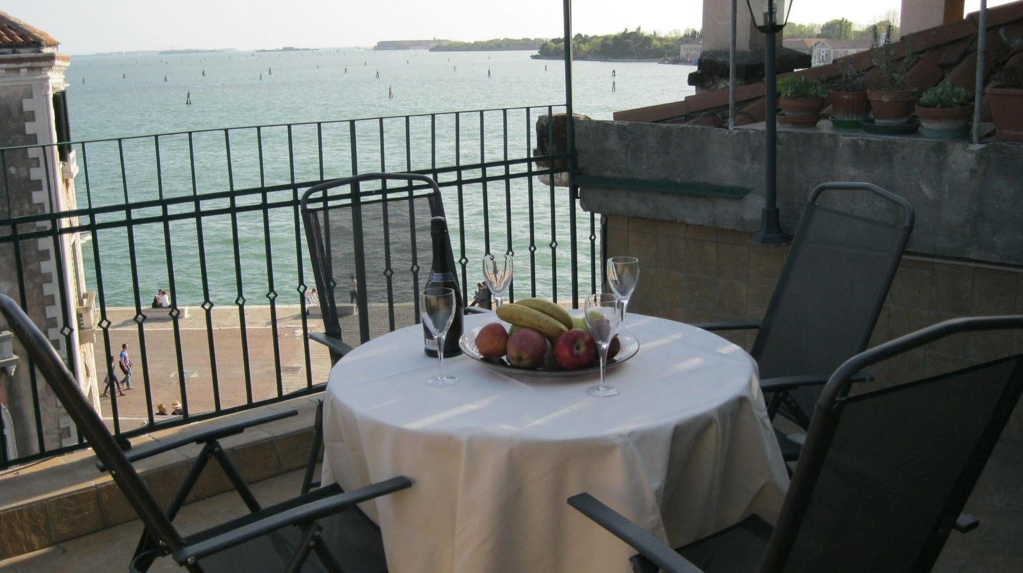 Ca' Delfina Holiday Home Venedig Exterior foto