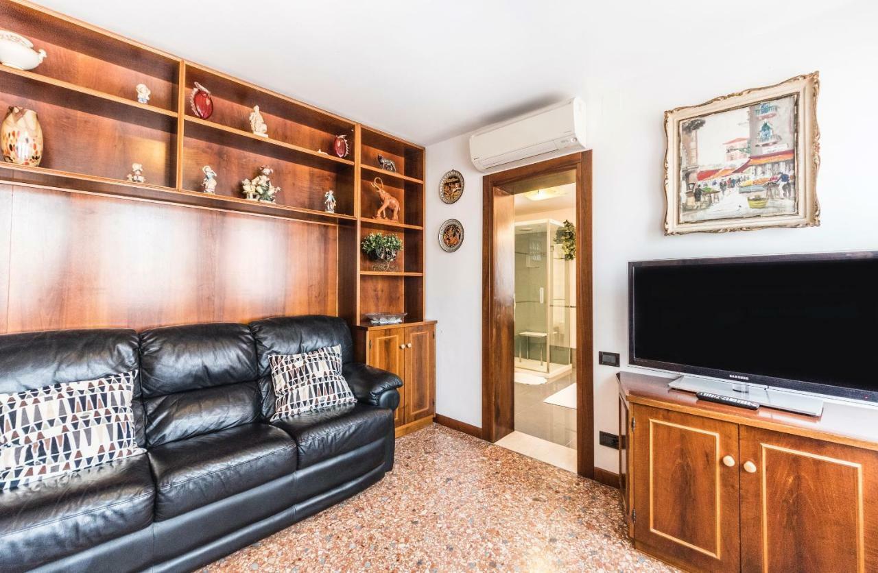 Ca' Delfina Holiday Home Venedig Exterior foto